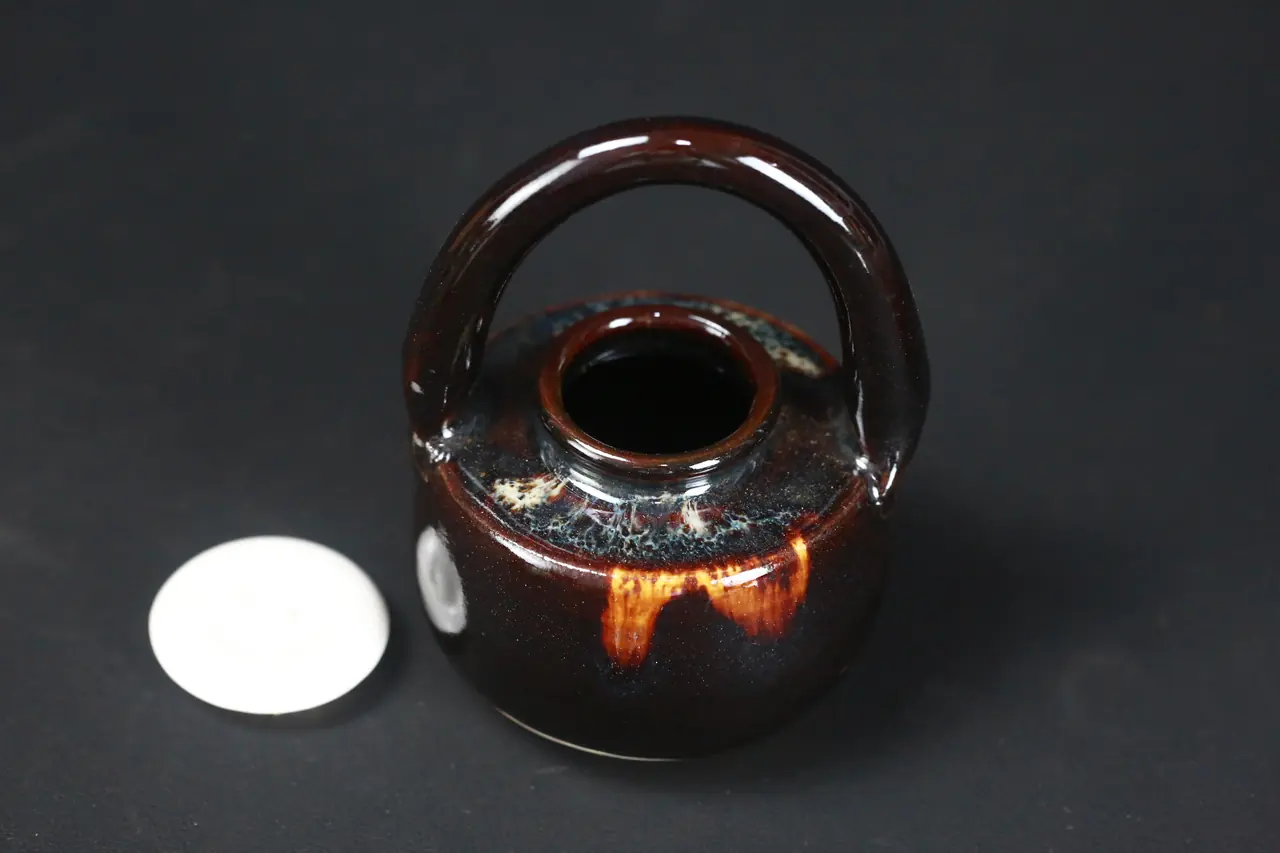 茶类：提梁式漆棗