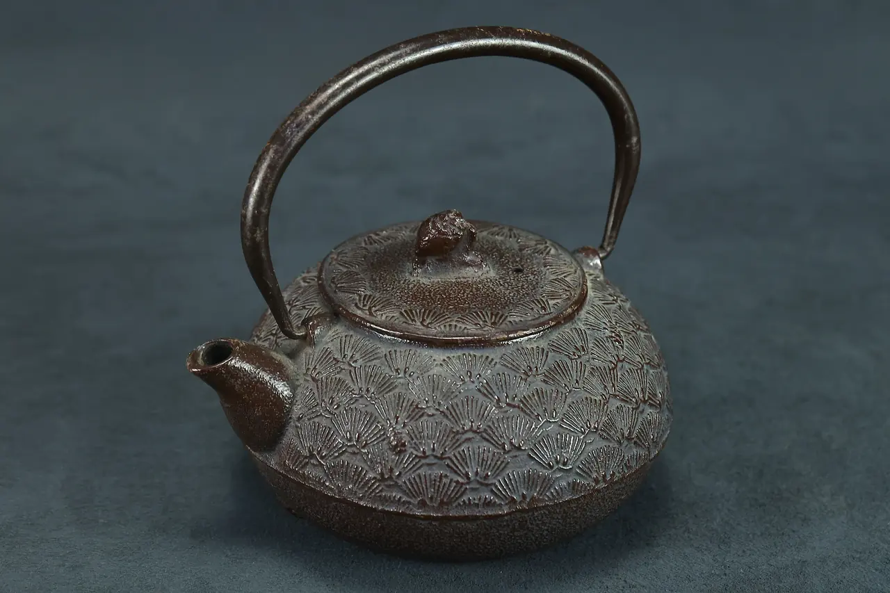 茶类：铁瓶