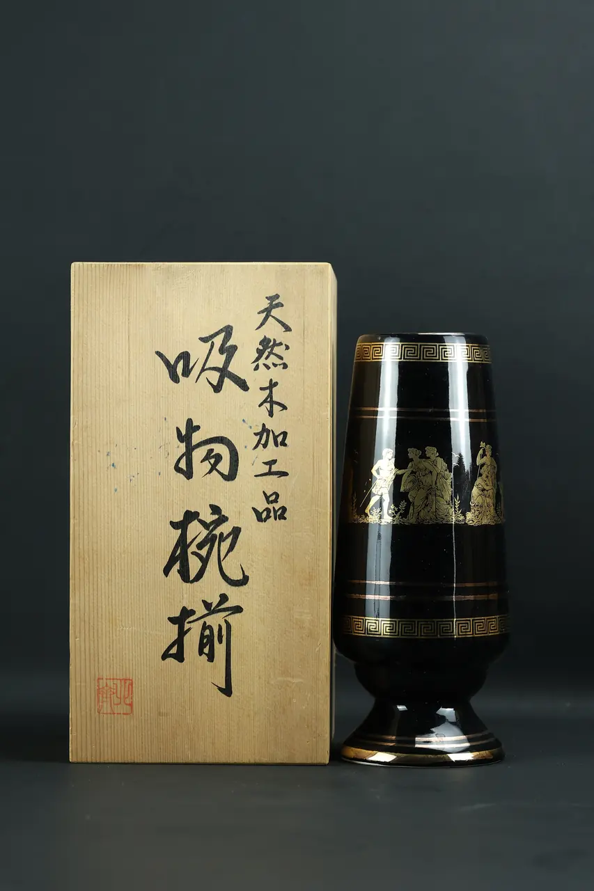 花器类：莳绘人物纹花入