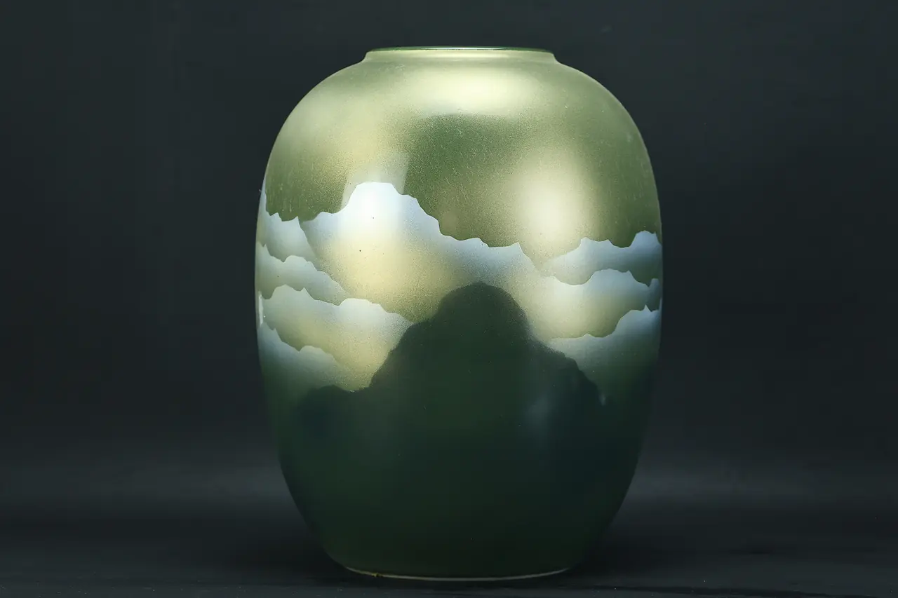 花器类：绿色花瓶