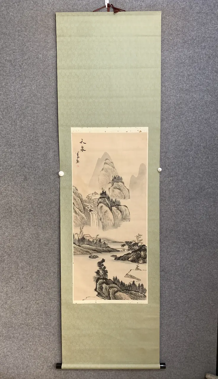 书画类：同一山水挂轴全景图